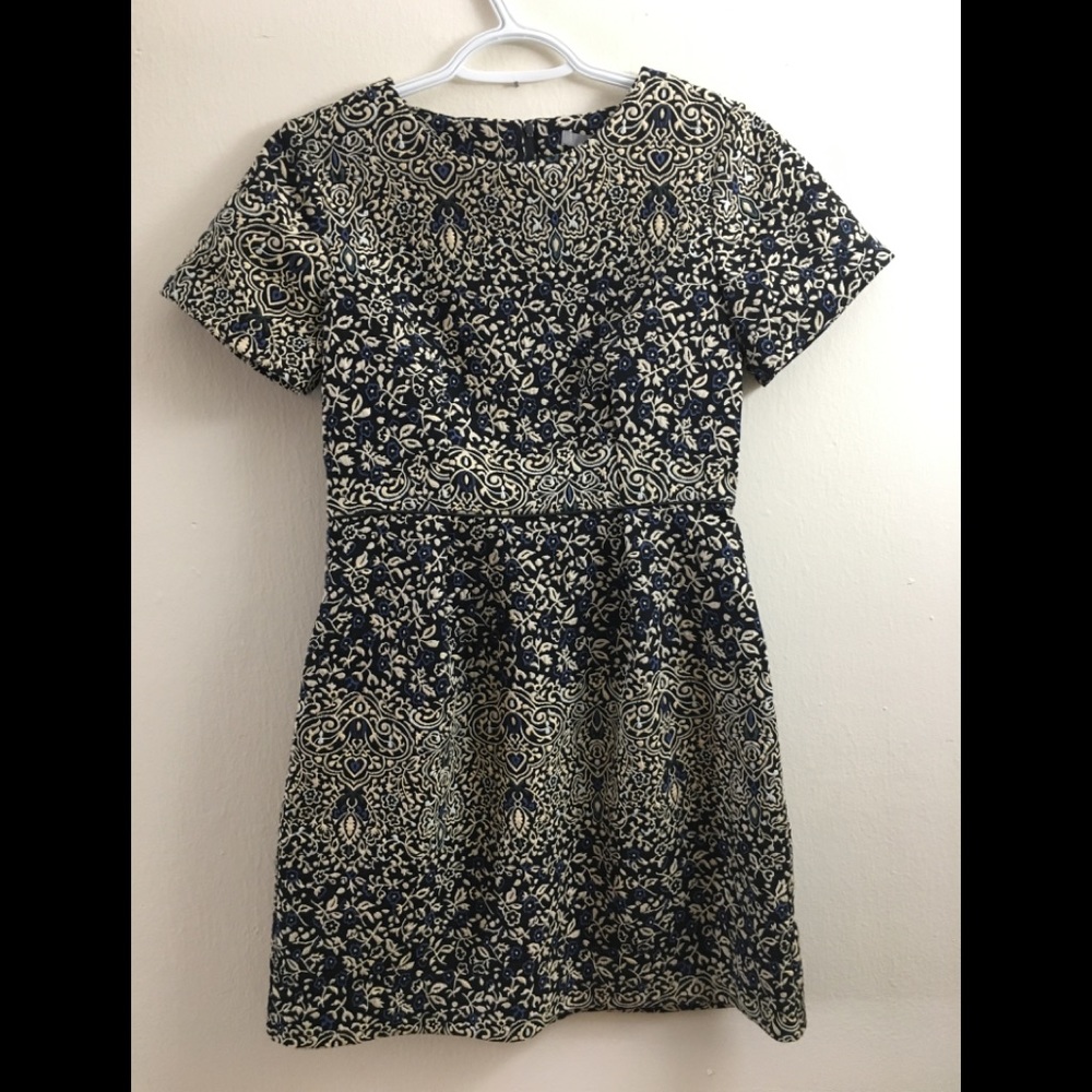 COPY - H&M BLACK WHITE FLOWER FLARED MINI DRESS